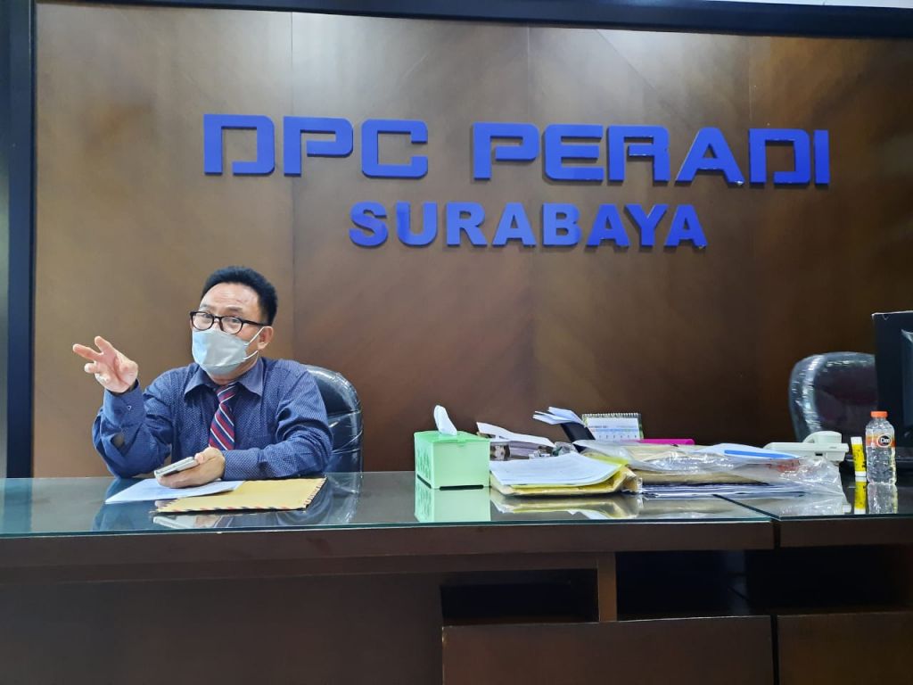 Jumpa pers jelas Rakernas Peradi, di kantor DPC Peradi Surabaya, Rabu (10/11/2021).