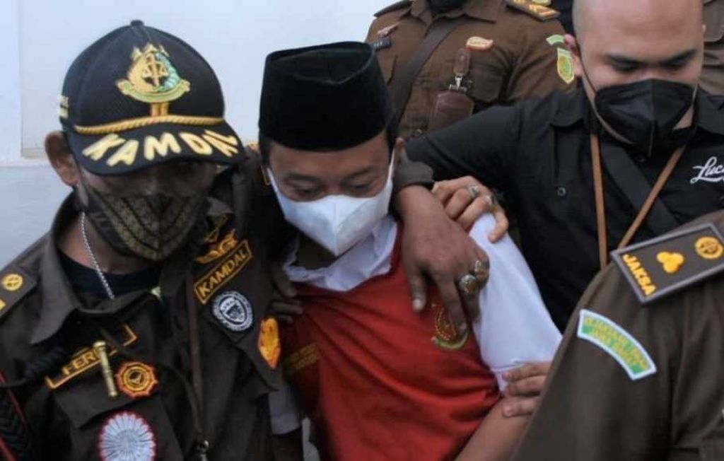 Sudah Perkosa 13 Santriwati, Herry Ngaku Menyesal