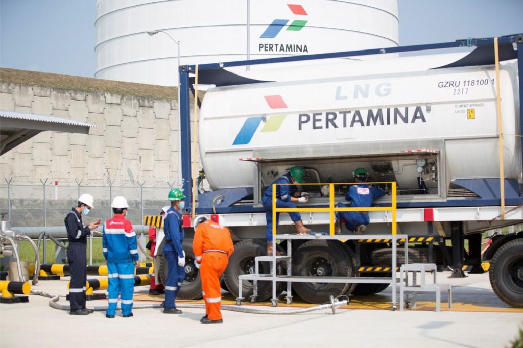 Uji coba pengisian LNG untuk konsumen PT Total Energi Naratama (TEN) sebagai penyedia konversi Diesel Dual Fuel Engine (DDF) di Samarinda. 