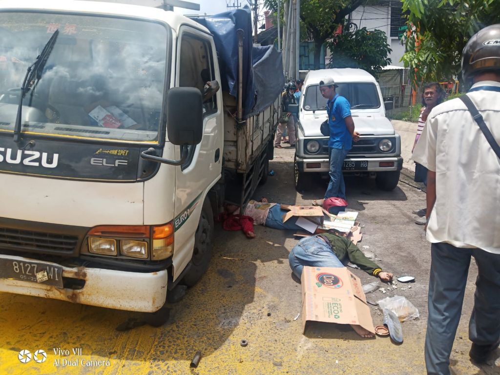 kedua korban sebelum di evakuasi petugas