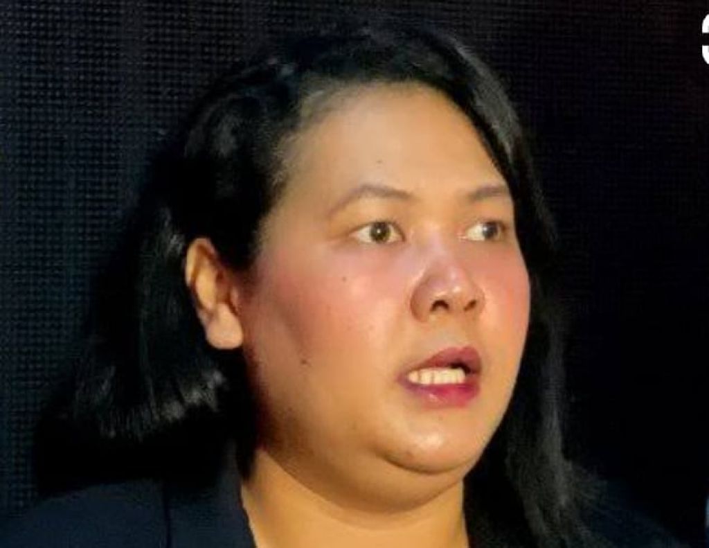 Ditya Andrista (tengah) saat menggelar jumpa pers membantah tuduhan Denny.