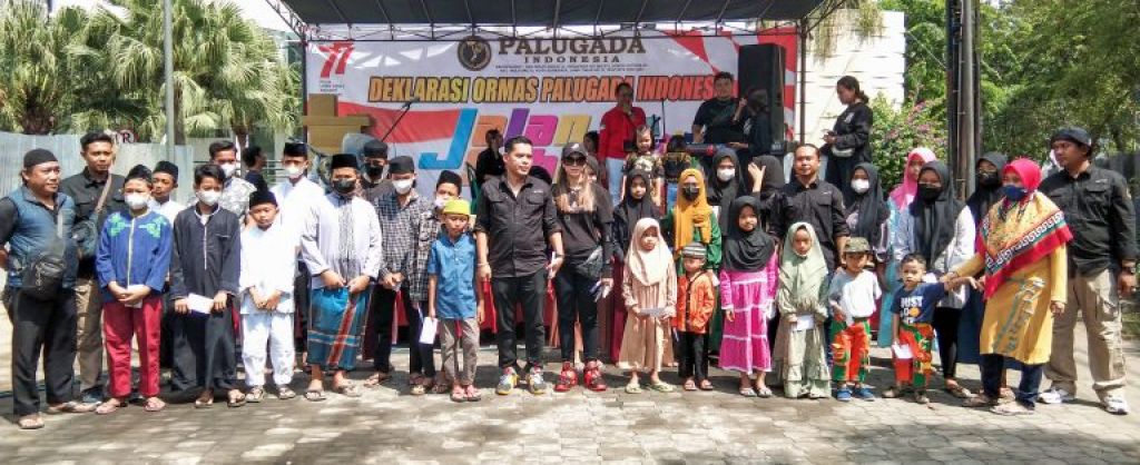 Pemberian Santunan Anak Yatim Meriahkan Deklarasi Ormas Palugada Indonesia