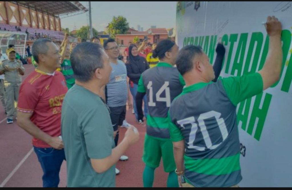 Kampanye gerakan stadion bersih dan indah pada Sabtu (22/7/2023).