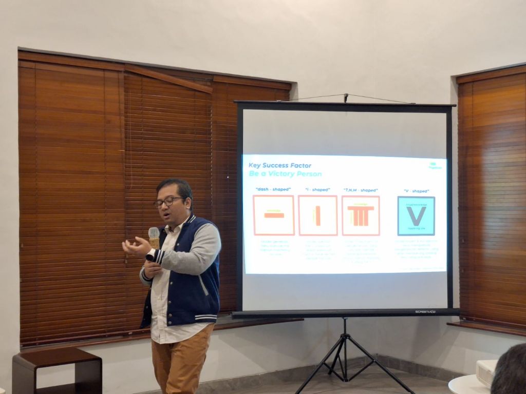 Direktur PT Pegadaian Beri Wawasan Kepemimpinan pada Millennials BUMN Surabaya