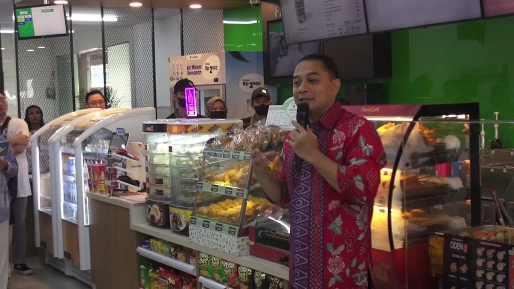 Walikota Surabaya Eri Cahyadi hadiri pembukaan FamilyMart