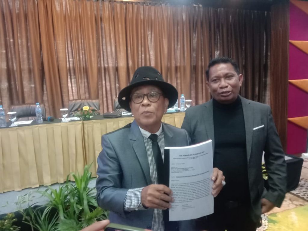 Budiman Sidabukke usai menggelar konpers di Surabaya