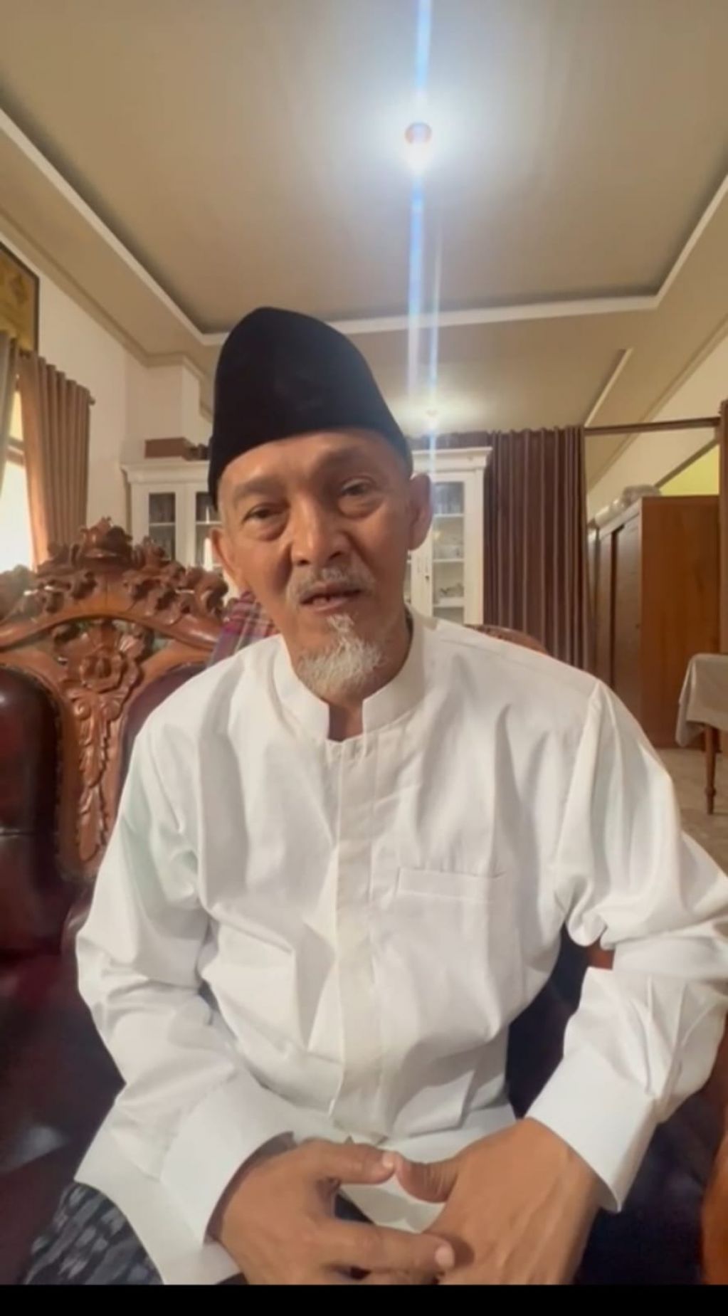 Pengasuh Ponpes Lirboyo Kediri, KH. Abdullah Kafabihi Mahrus