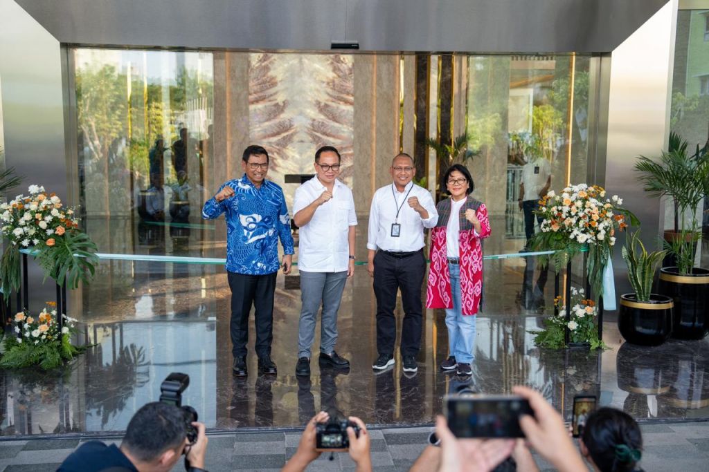 Wakil Menteri BUMN, Kartika Wirjoatmodjo meresmikan gedung baru pegadaian berkonsep Green Building pada Selasa (07/05).