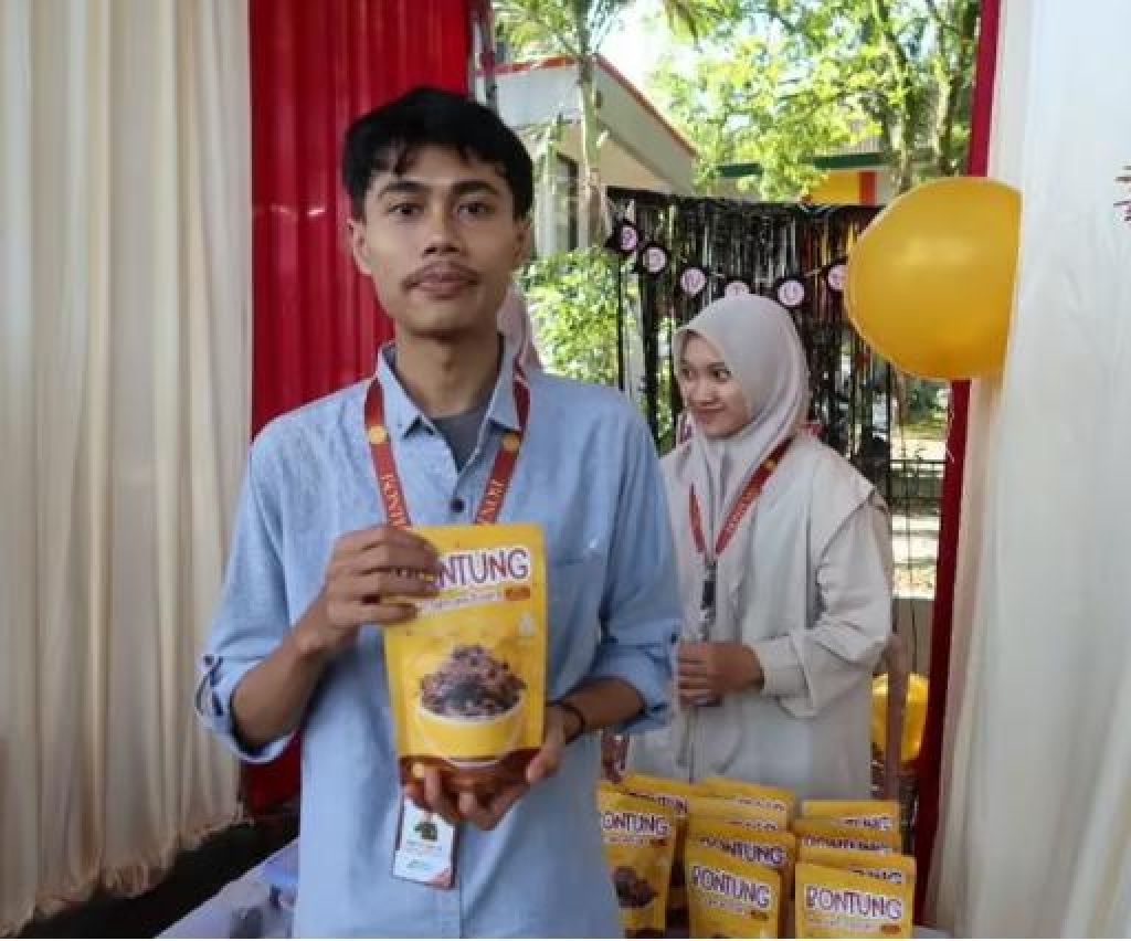 Aryo Sulistiyo, Ketua kelompok produk Bontung yang memanfaatkan jantung pisang menjadi sebuah produk pangan kaya serat dan nutrisi