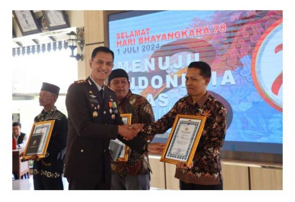 Bantu Kinerja Polri, 3 Warga Magetan Diganjar Penghargaan di Hari Bhayangkara ke-78