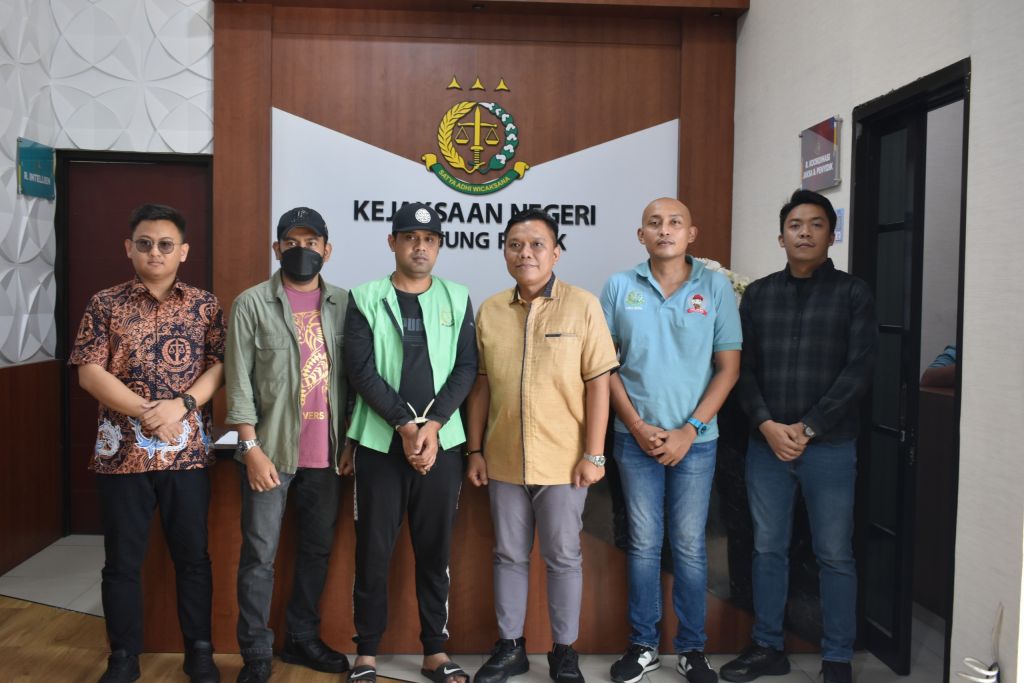 Tim Siri Kejagung dan Intelijen Kejati Jatim tangkap Dpo penipuan