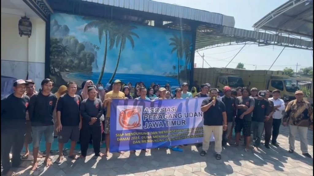 Anggota Asosiasi Pedagang Udang Jatim saat deklarasi pilkada aman dan damai