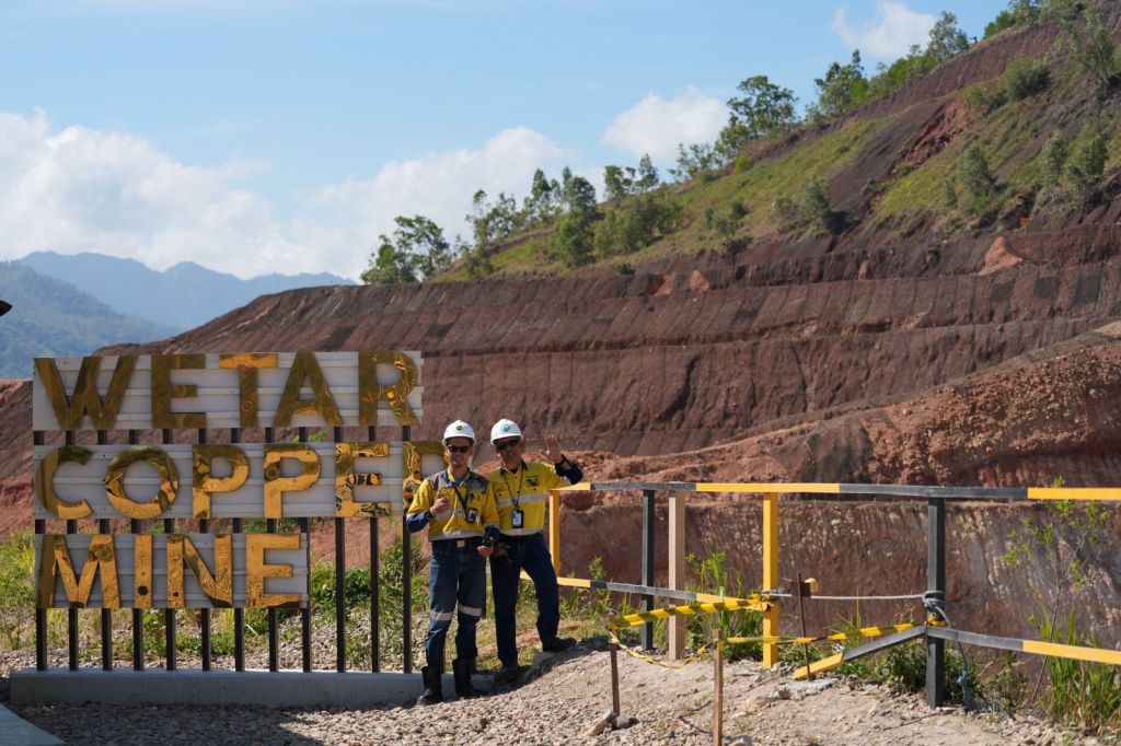 Tambang Pulau Wetar di Maluku Barat Daya.