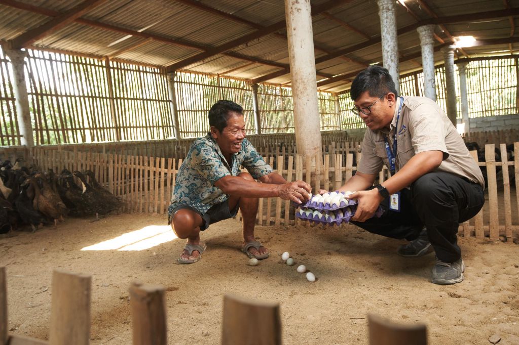 Salah satu program permberdayaan masyarakat yang dilakukan PT. Merdeka Copper Gold