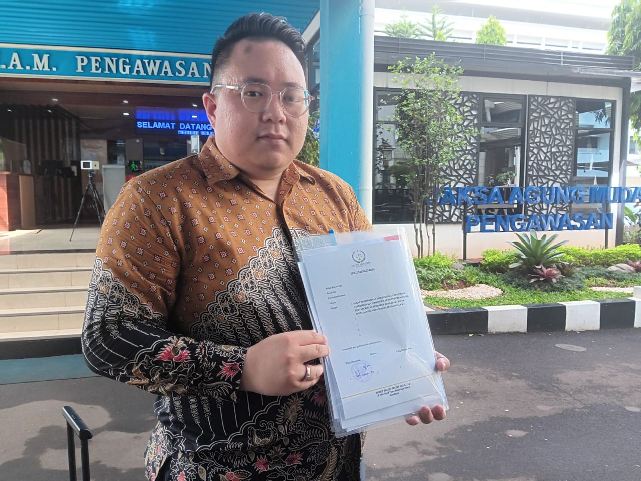 Michael SH MH CLA, CTL, CCL saat berada di kantor Kejagung