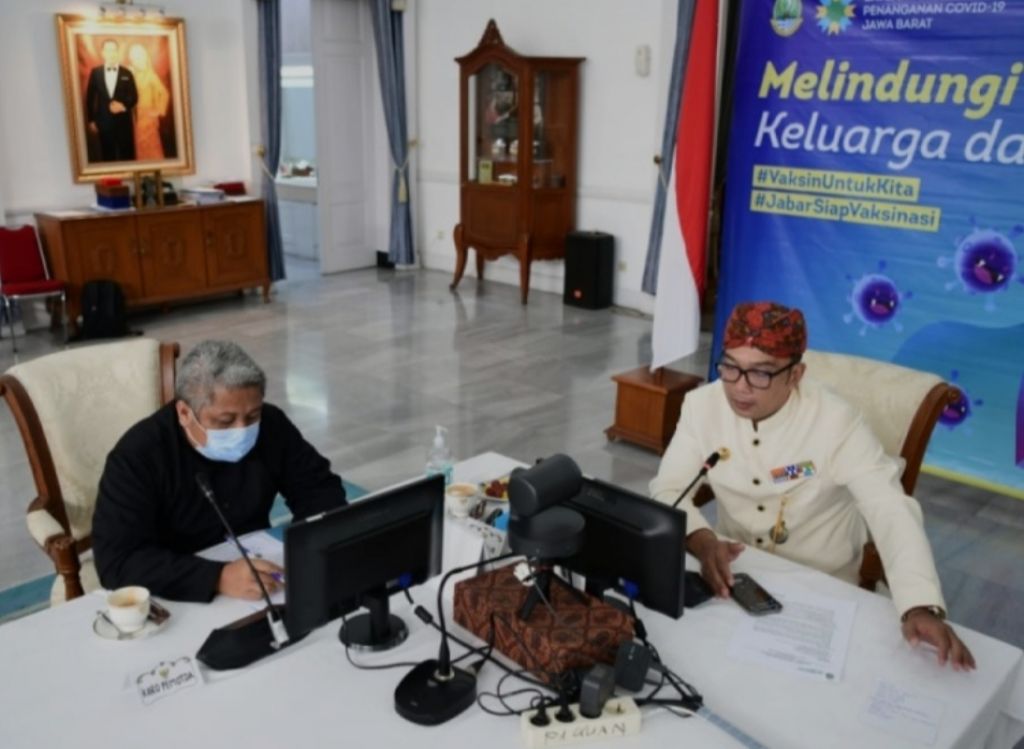 Ridwan Kamil saat melakukan video conference dengan Duta Besar Denmark untuk Indonesia HE Lars Bo Larsen di Gedung Pakuan, Kota Bandung, Kamis (10/6/2021).