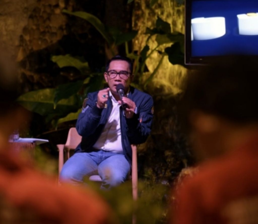 Gubernur Jawa Barat Ridwan Kamil yang juga Ketua Umum Asosiasi Daerah Penghasil Migas dan Energi Terbarukan (ADPMET) menerima aspirasi mahasiswa 
