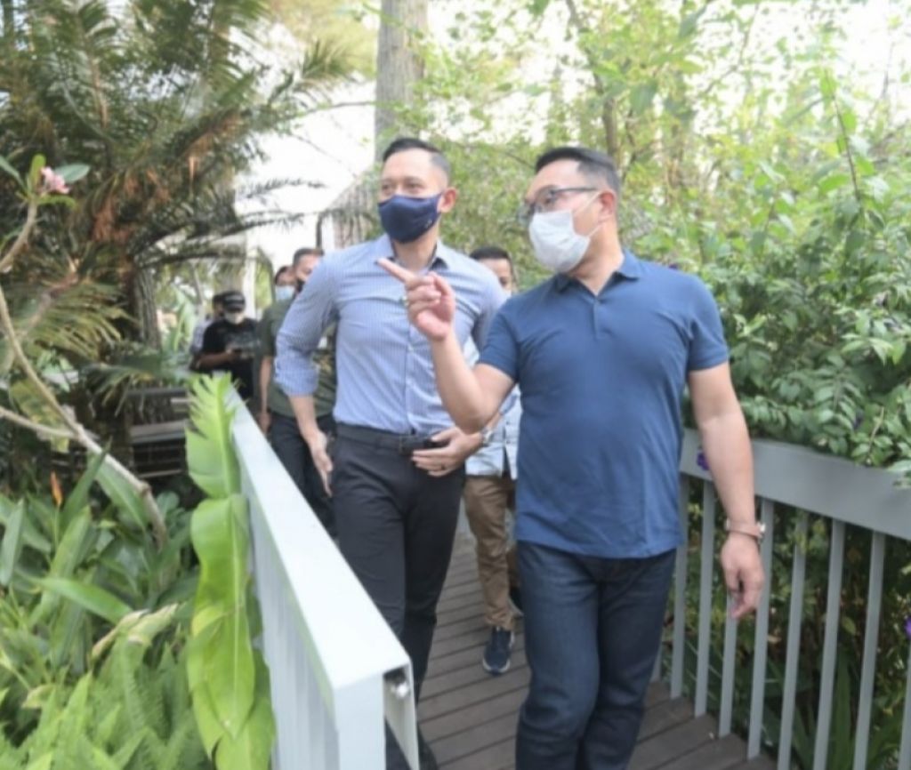 Gubernur Jawa Barat (Jabar) Ridwan Kamil menerima kunjungan kerja Ketua Umum Partai Demokrat Agus Harimurti Yudhoyono (AHY) di Kota Bandung, Jumat (4/6/2021)