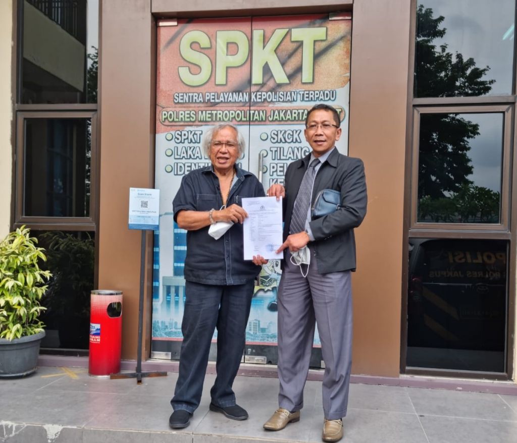 Panda Nababan saat melaporkan Alvin ke Polres Jakarta Pusat.