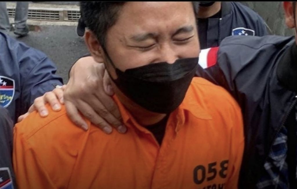 Doni Salmanan saat dikeler depan wartawan.