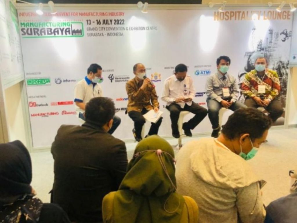 Ketum KADIN Jawa Timur dalam acara Dialog Terbuka