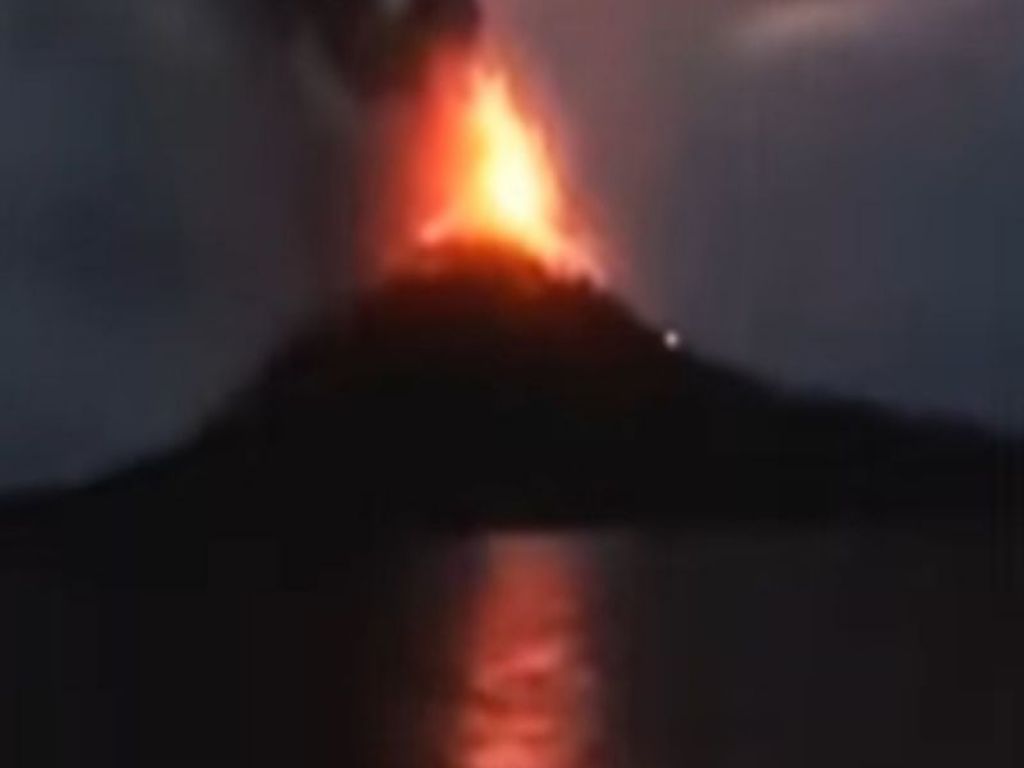 Gunung Anak Krakatau Erupsi, Pancaran Abu Vulkanik Capai 2 Km