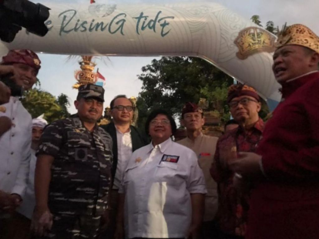 Foto: Dok IDI & Harmoni Indonesia  1. Kiri-Kanan: Penglingsir Puri Ageng Blahbatuh Bapak Anak Agung Ngurah Kakarsana, S.E - Kepala Dinas Potensi Maritim Bapak Laksma TNI DR. Suradi Agung Slamet, S.T - Koordinator wilayah Bali, Lombok, dan Nusa Tenggara PB
