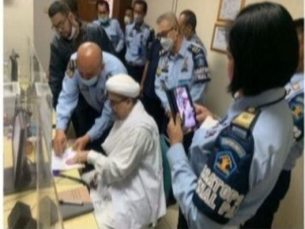 Ilustrasi: Foto yang beredar Habib Rizieq dalam suasana proses pembebasan bersyarat.
