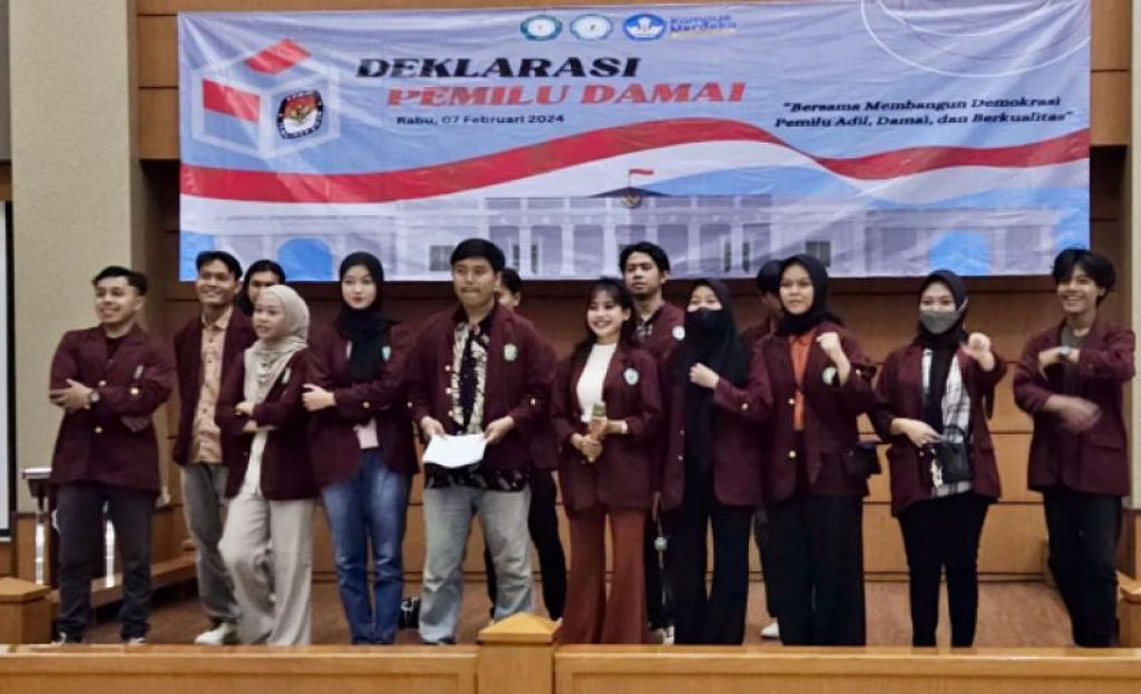 Di tengah tingginya suhu politik Tanah Air akibat Pemilu 2024, sejumlah mahasiswa menggelar deklarasi pemilu damai di kampusnya masing-masing.