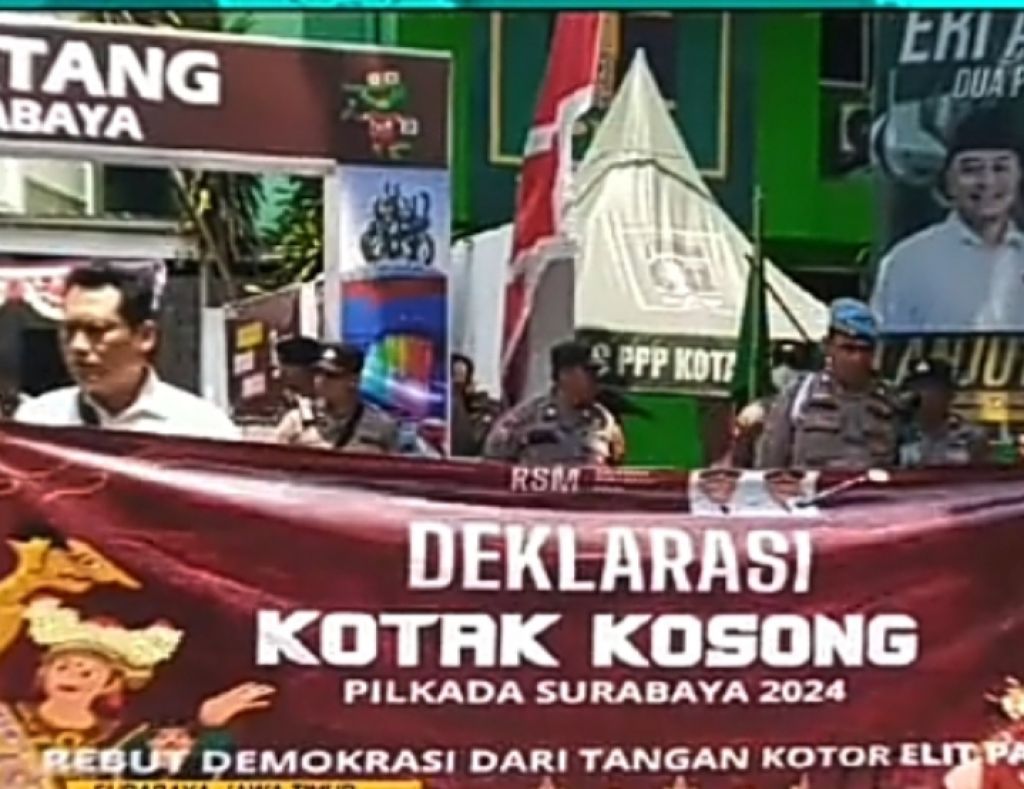 Unjuk rasa Fenomena Kotak Kosong di kantor KPUD SURABAYA 