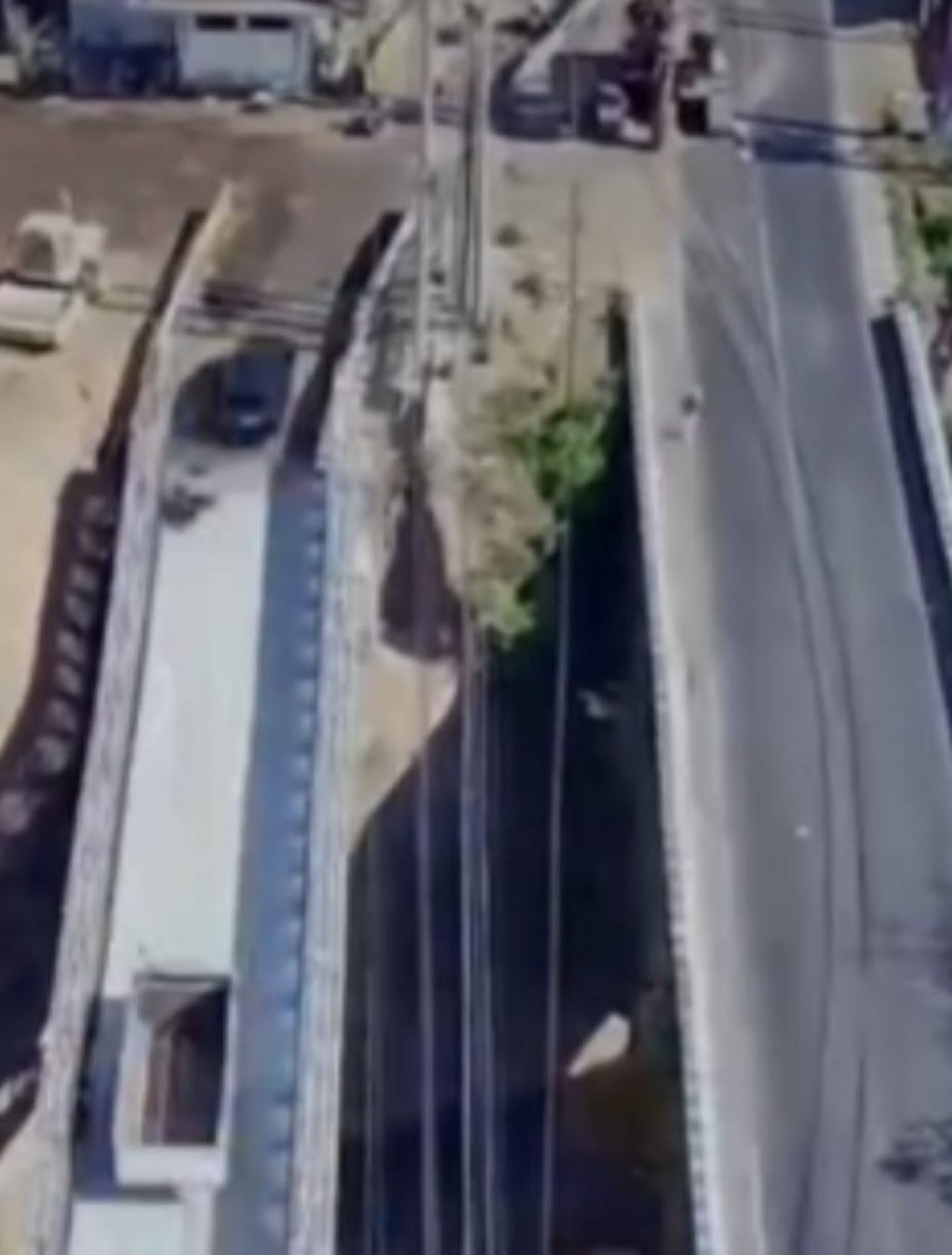 Foto : jembatan sementara (Bailey) DI Jl. Pemuda Situbondo, sudah dioperasikan