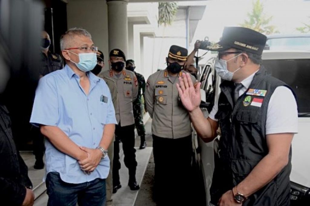 Gubernur Jawa Barat (Jabar) Ridwan Kamil bersama Forkopimda Jabar melakukan sidak ke dua pabrik tekstil yang berada di Kabupaten Bandung, Sabtu (10/7/2021)