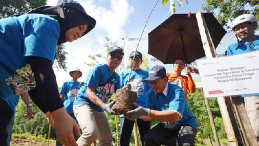 Penanaman pohon PT Pertamina Patra Niaga Regional Sulawesi