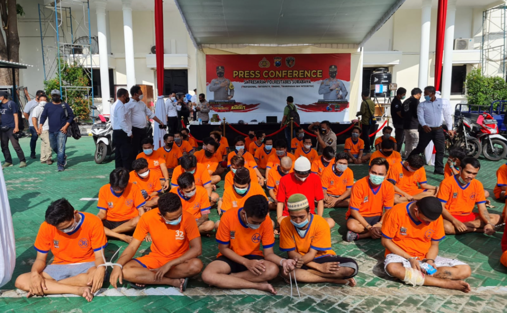 Para pelaku yang berhasil di amankan satreskrim polrestabes Surabaya 