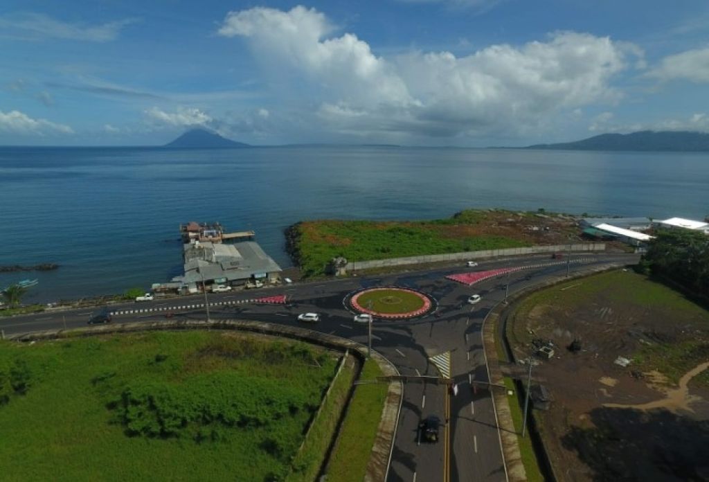 Jalan Lingkar Manado.
