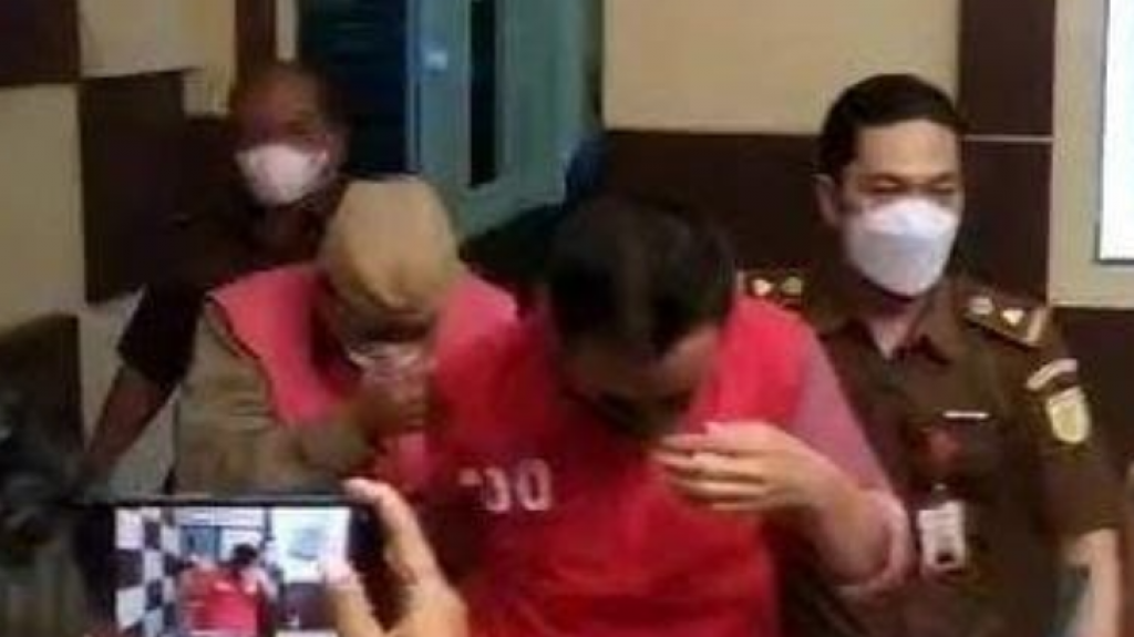 Para tersangka saat dikeler ke tahanan, Kamis (17/3/2022) malam.