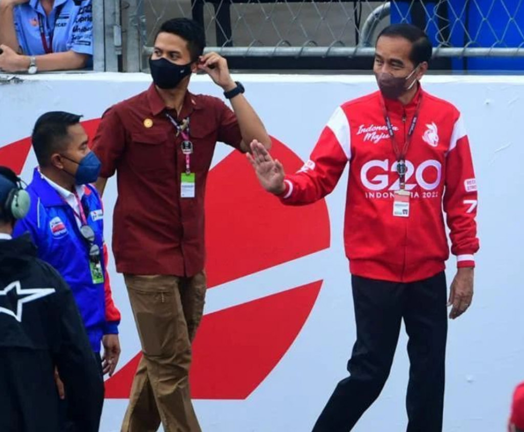 Jokowi menonton langsung MotoGP Mandalika, Minggu (20/3/2022).