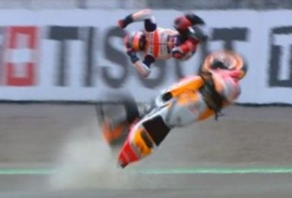 Marc Marquez saat terpental dari motornya.