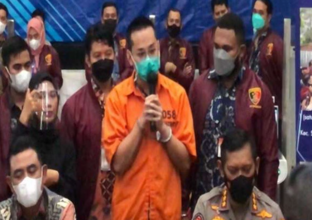 Tangan Diborgol, Indra Kenz: Saya tak Dididik Orang Tua untuk Menipu