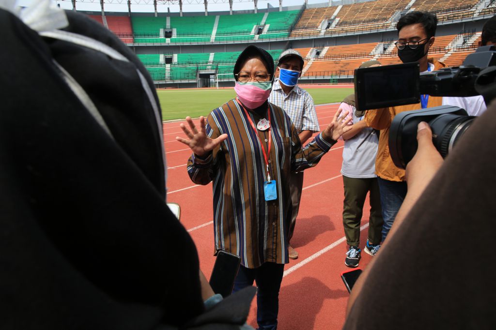 Wali Kota Risma saat tinjau Stadion GBT
