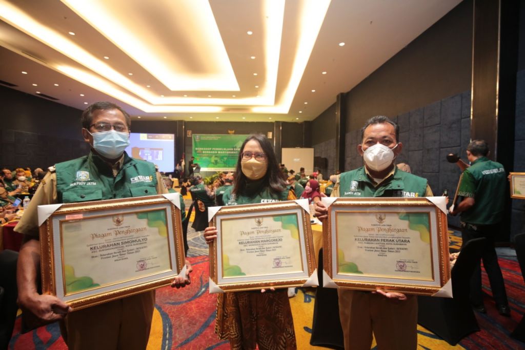 Tiga Kelurahan di Surabaya Terima Penghargaan Kelurahan Bersih dan Lestari dari Pemprov Jatim 2021